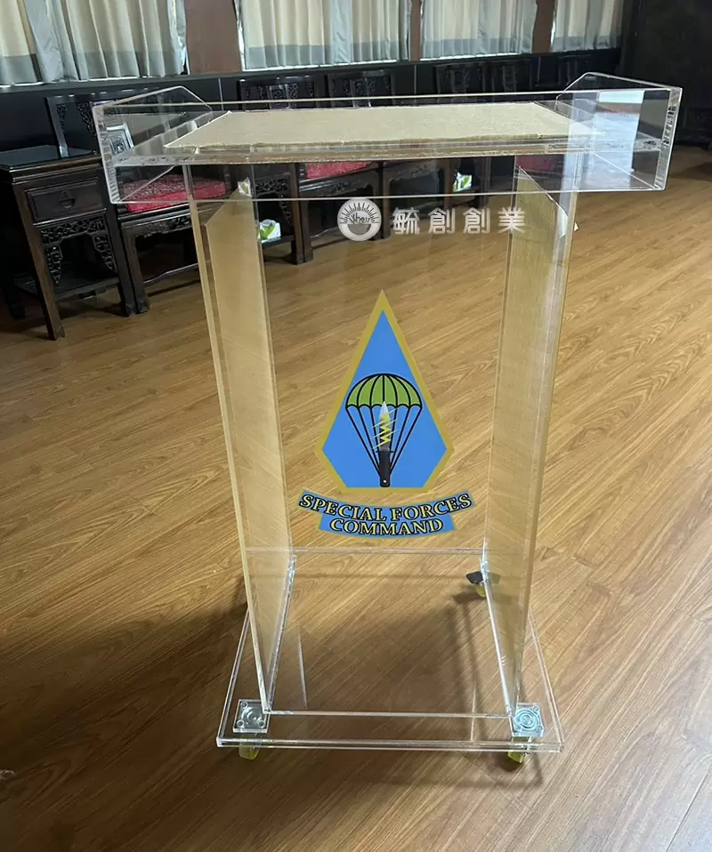 水晶壓克力講桌-陸軍旅徽logo講台