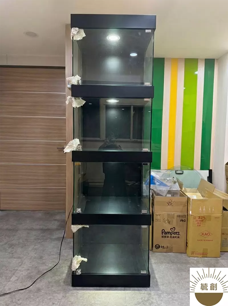 公仔模型玻璃櫃訂製-鎖頭磁吸門