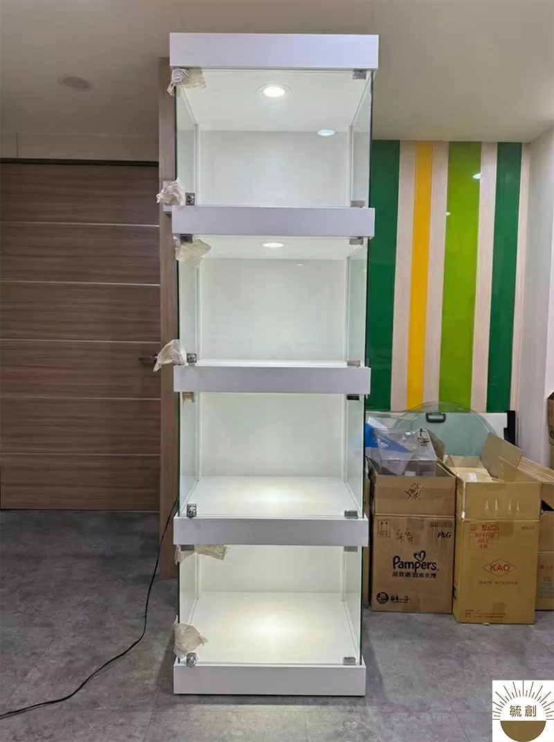 公仔模型玻璃櫃訂製-鎖頭磁吸門