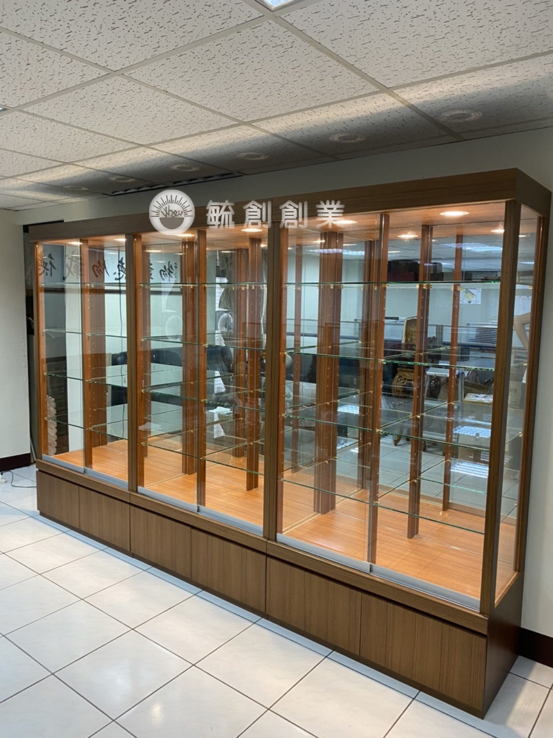 原木紋玻璃展示櫃 精品木座玻璃櫃