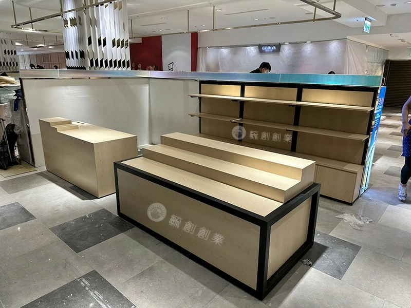 proimages/2021NEW客製貨架/百貨階梯櫃-jpg.webp
