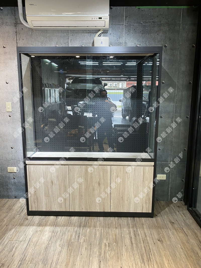 洞洞板玻璃展示櫃 工業風玻璃展示櫃