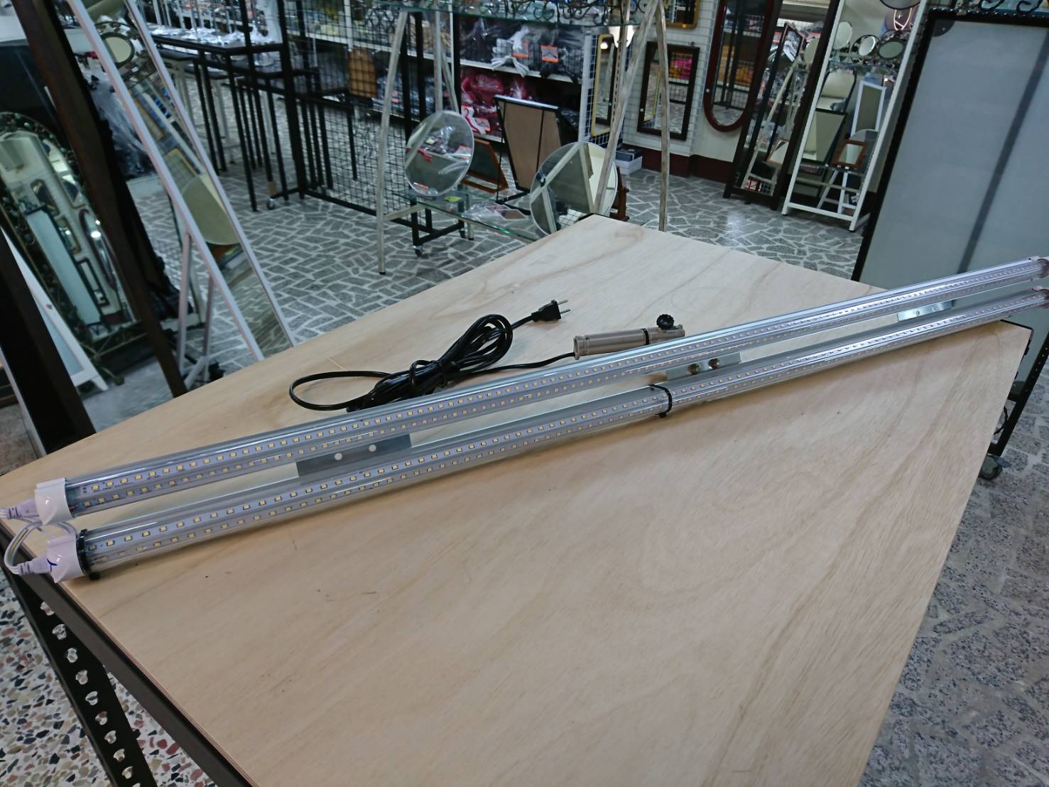 擺攤燈具 插頭式 LED長型燈 (2管)