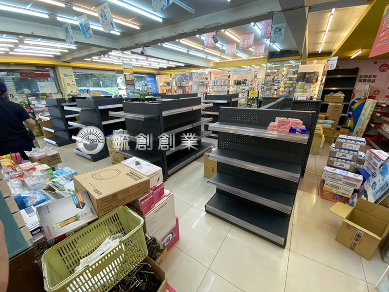 proimages/E裝潢/A藥局裝潢/台南藥局洞板貨架 (3)-jpg.webp
