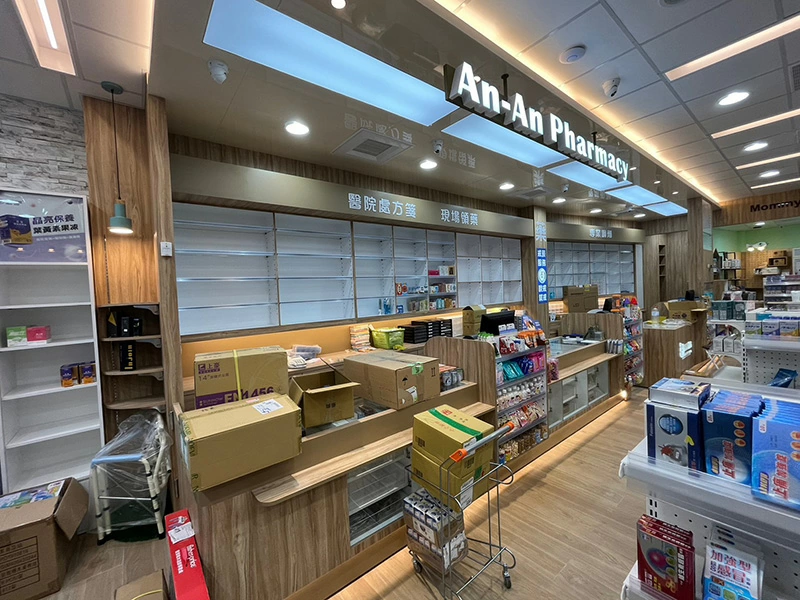 日式藥局裝潢-藥局賣場展示架