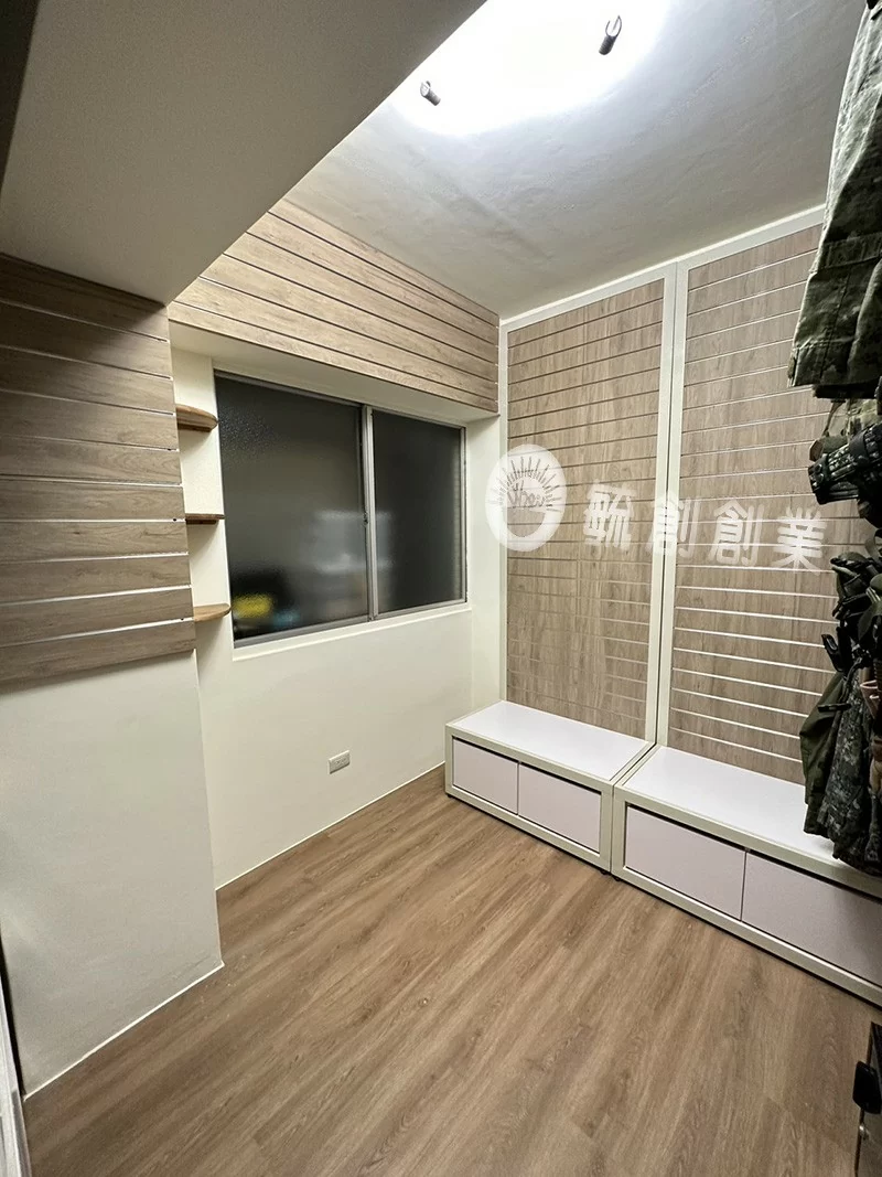 壁面槽板展示架