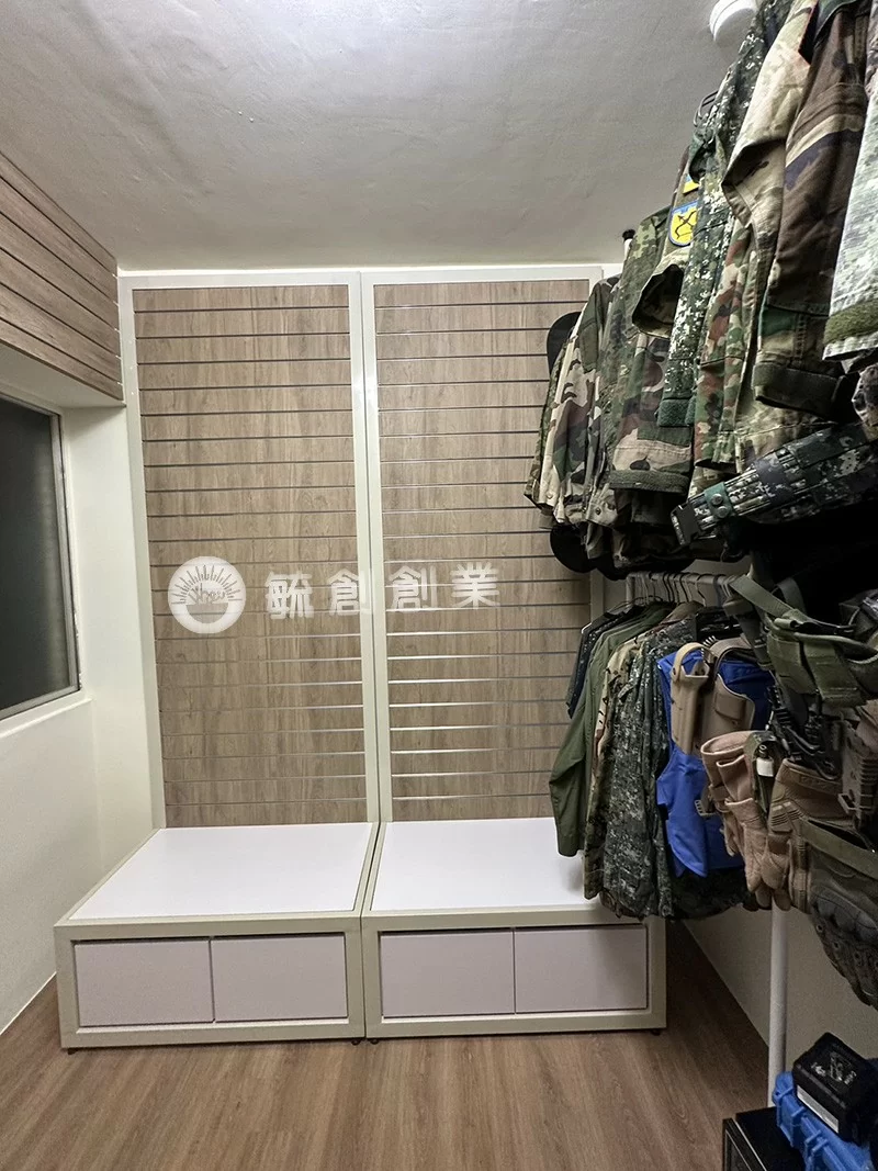 壁面槽板展示架