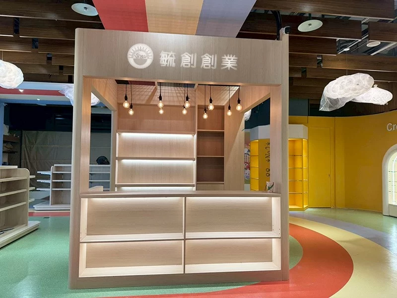 訂製文創陳列貨架｜專業品牌展示櫃訂製