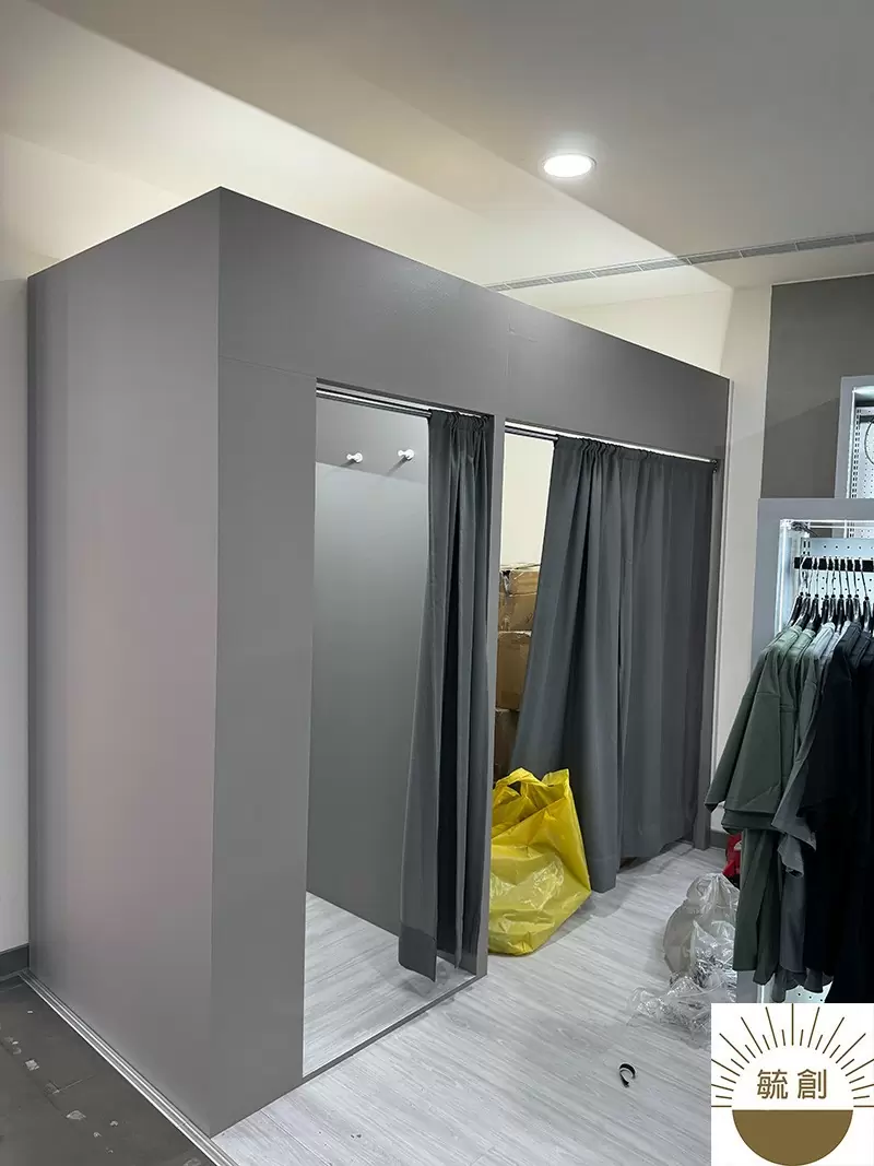 運動用品店面規劃 | 泳裝展示櫃訂製