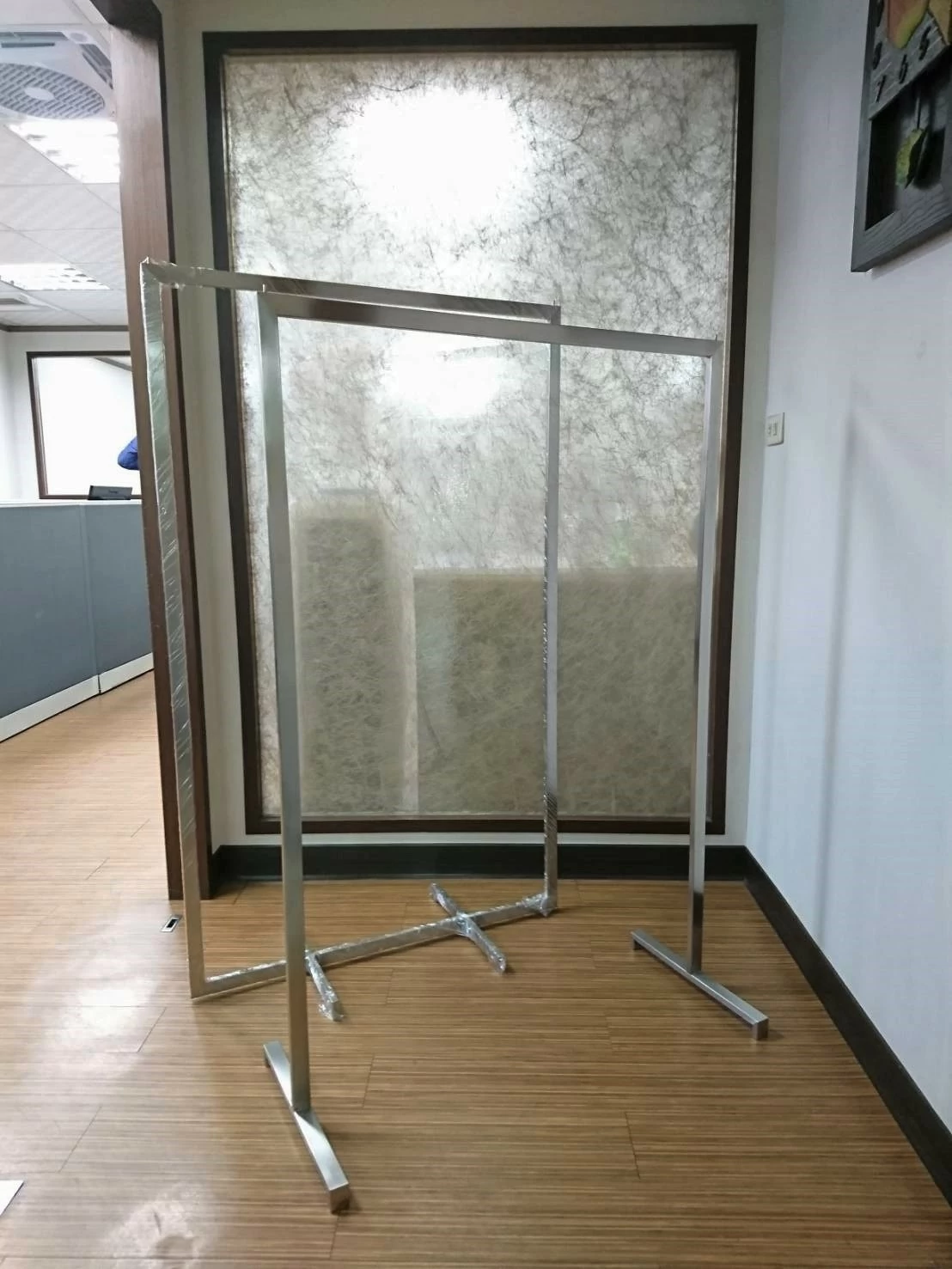 不鏽鋼掛衣展示架