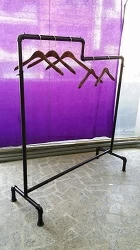 工業風-階梯式掛衣展示架